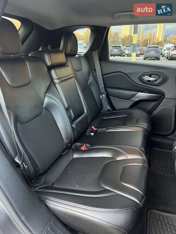 Внедорожник / Кроссовер Jeep Cherokee 2018 в Киеве фото 35 Внедорожник / Кроссовер Jeep Cherokee 2018 в Киеве
