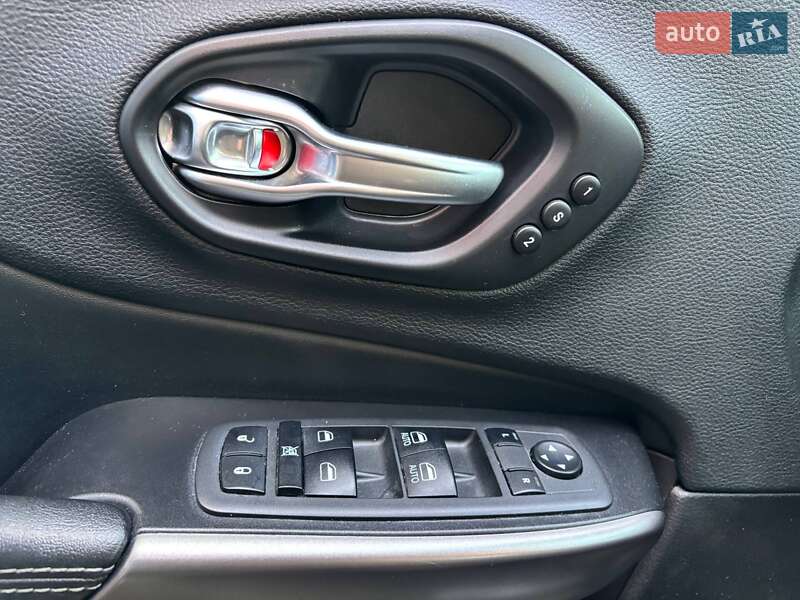 Внедорожник / Кроссовер Jeep Cherokee 2019 в Полтаве фото 19 Внедорожник / Кроссовер Jeep Cherokee 2019 в Полтаве