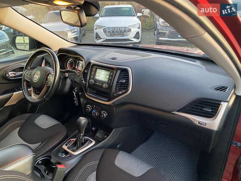 Позашляховик / Кросовер Jeep Cherokee 2016 в Львові