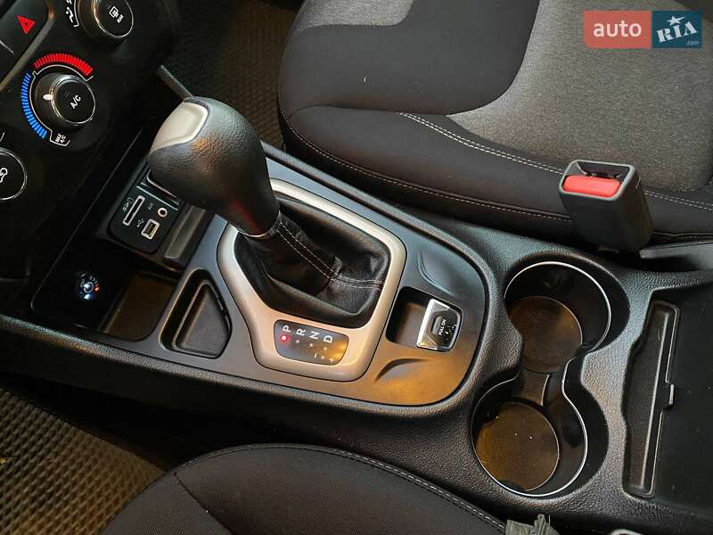 Позашляховик / Кросовер Jeep Cherokee 2016 в Львові