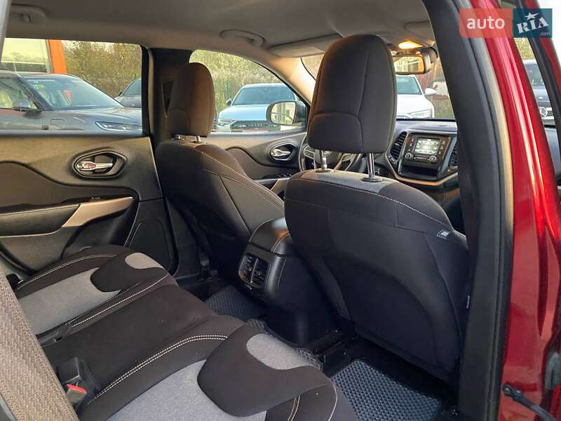 Позашляховик / Кросовер Jeep Cherokee 2016 в Львові