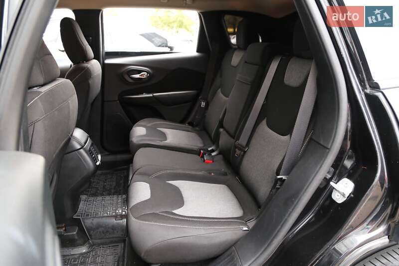 Внедорожник / Кроссовер Jeep Cherokee 2014 в Киеве