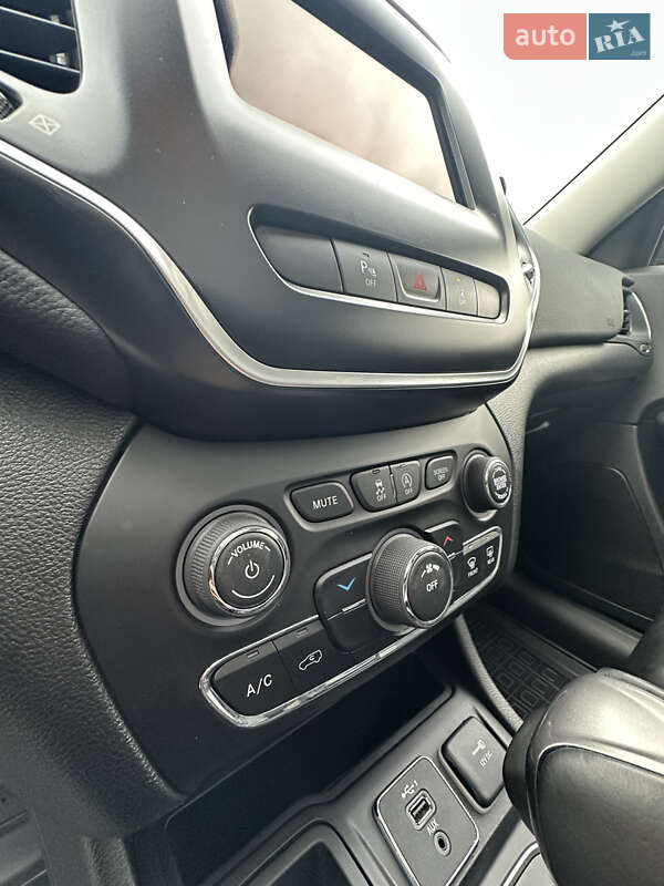 Позашляховик / Кросовер Jeep Cherokee 2021 в Києві