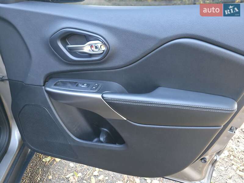 Внедорожник / Кроссовер Jeep Cherokee 2019 в Буче