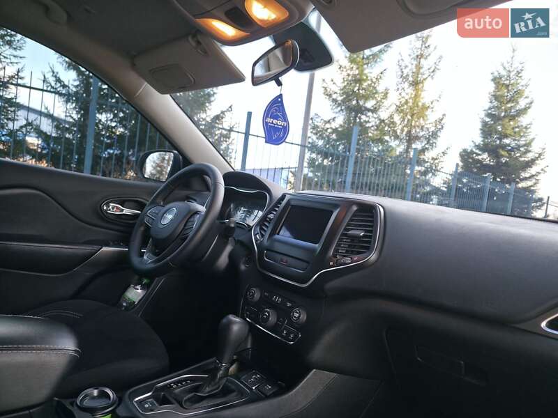 Внедорожник / Кроссовер Jeep Cherokee 2019 в Буче