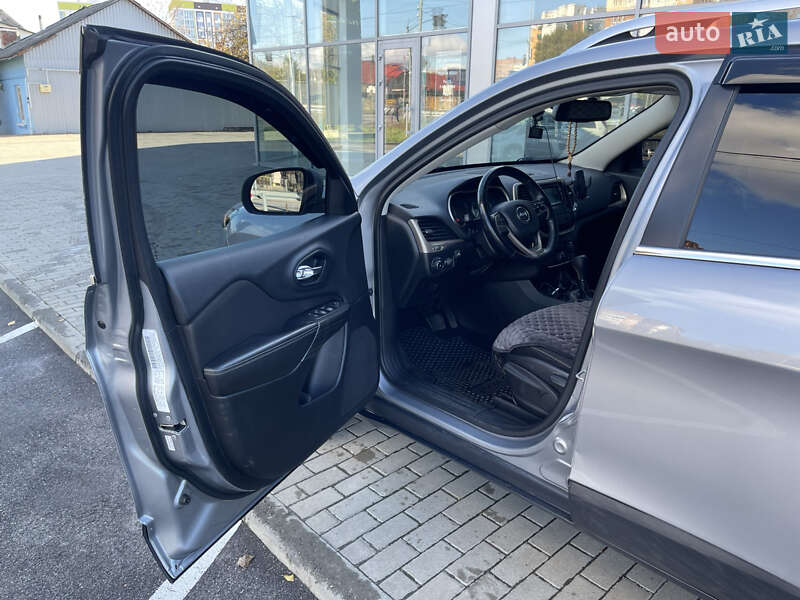 Позашляховик / Кросовер Jeep Cherokee 2013 в Полтаві