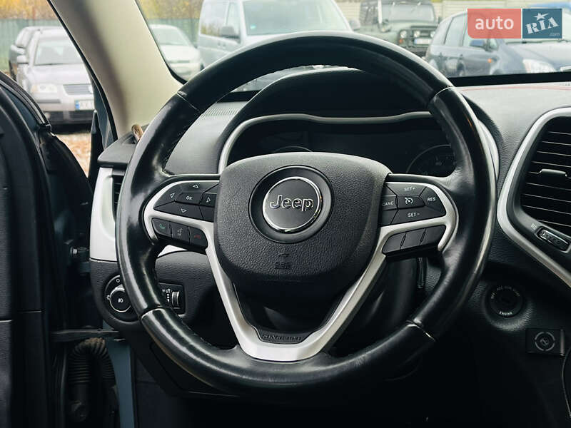 Внедорожник / Кроссовер Jeep Cherokee 2015 в Харькове