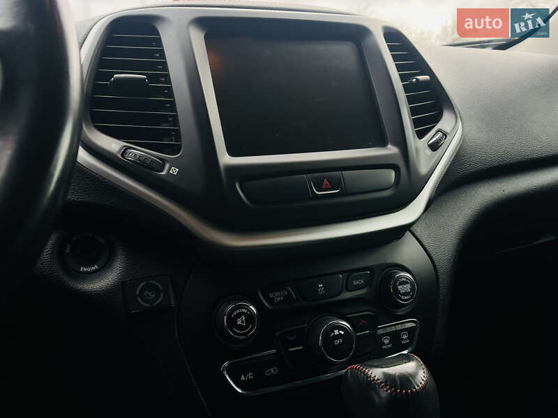 Внедорожник / Кроссовер Jeep Cherokee 2015 в Харькове