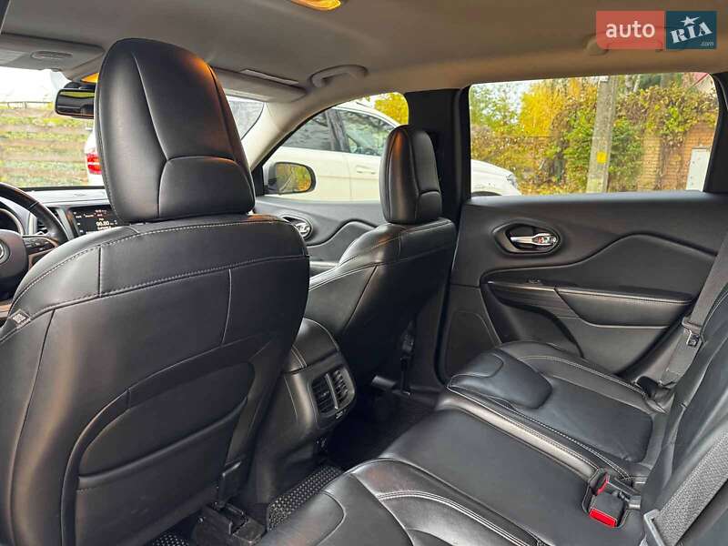 Внедорожник / Кроссовер Jeep Cherokee 2015 в Киеве фото 26 Внедорожник / Кроссовер Jeep Cherokee 2015 в Киеве