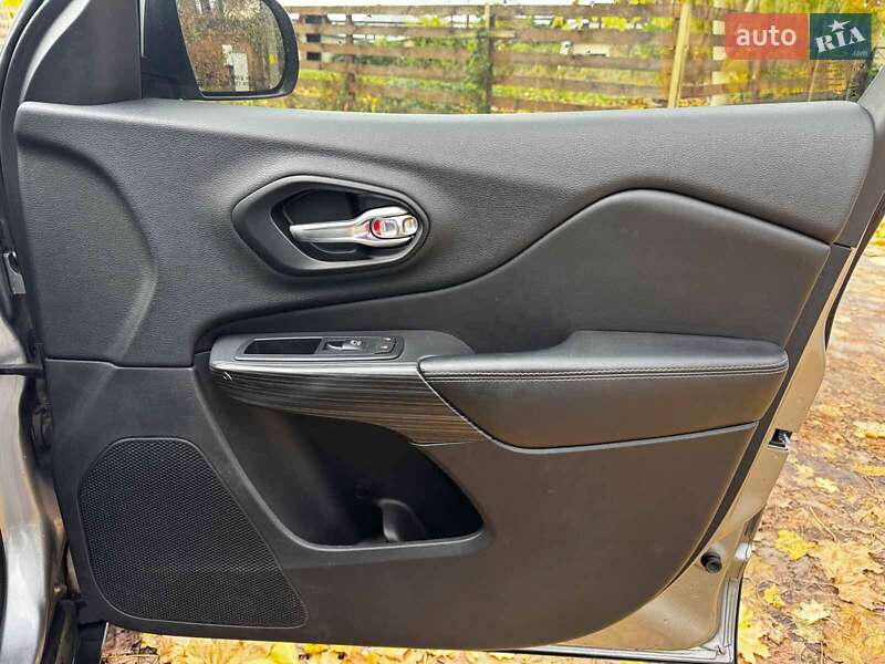 Внедорожник / Кроссовер Jeep Cherokee 2015 в Киеве фото 31 Внедорожник / Кроссовер Jeep Cherokee 2015 в Киеве