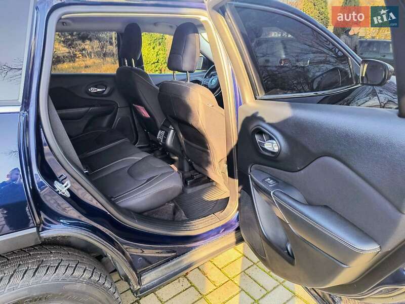 Внедорожник / Кроссовер Jeep Cherokee 2015 в Прилуках