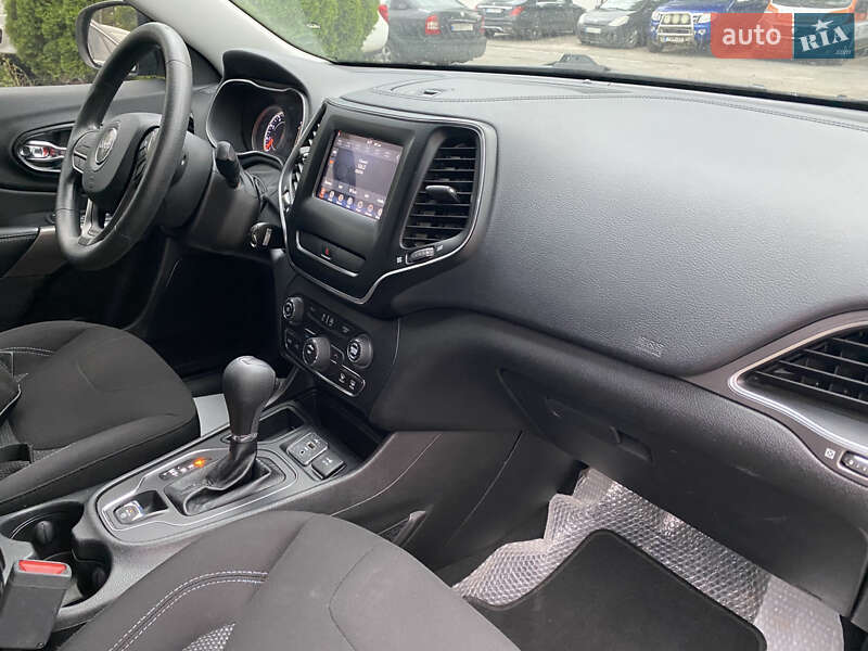 Внедорожник / Кроссовер Jeep Cherokee 2020 в Киеве