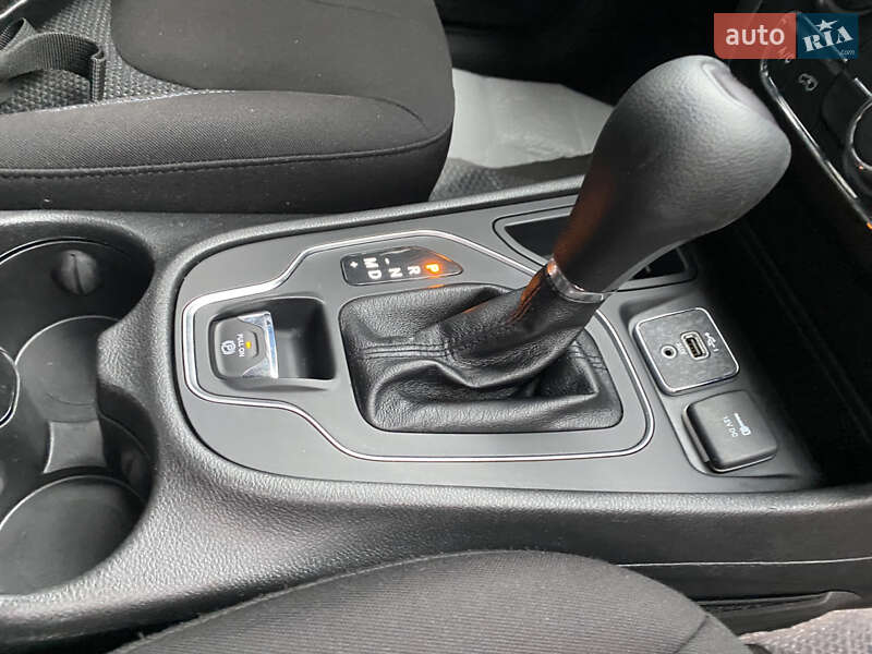 Внедорожник / Кроссовер Jeep Cherokee 2020 в Киеве