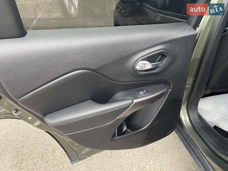 Внедорожник / Кроссовер Jeep Cherokee 2020 в Киеве