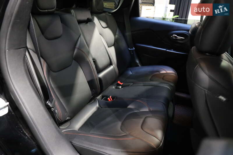 Внедорожник / Кроссовер Jeep Cherokee 2019 в Луцке