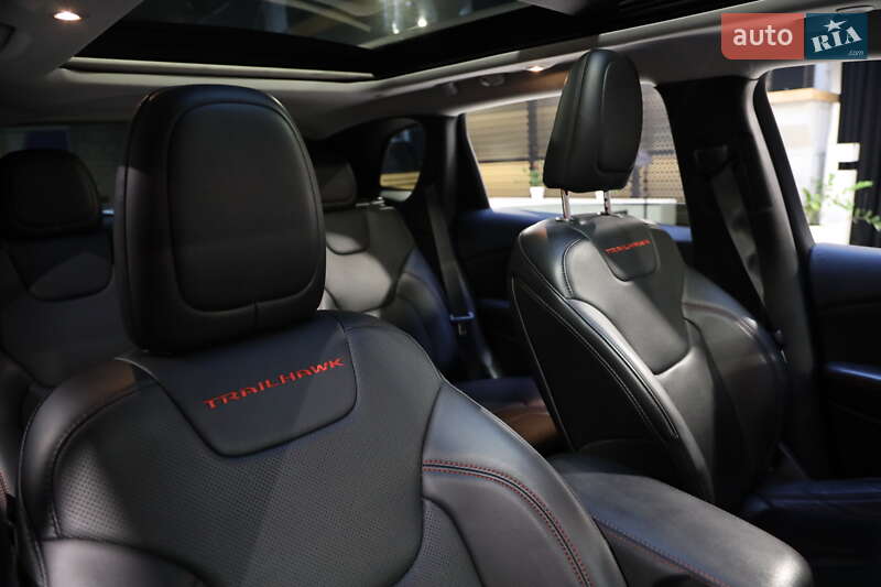 Внедорожник / Кроссовер Jeep Cherokee 2019 в Луцке