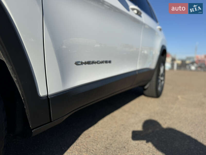 Внедорожник / Кроссовер Jeep Cherokee 2019 в Киеве фото 10 Внедорожник / Кроссовер Jeep Cherokee 2019 в Киеве