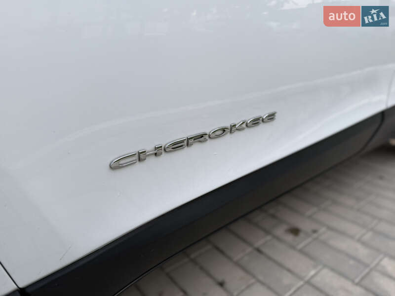 Внедорожник / Кроссовер Jeep Cherokee 2023 в Каменец-Подольском