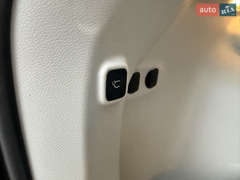 Внедорожник / Кроссовер Jeep Cherokee 2023 в Каменец-Подольском