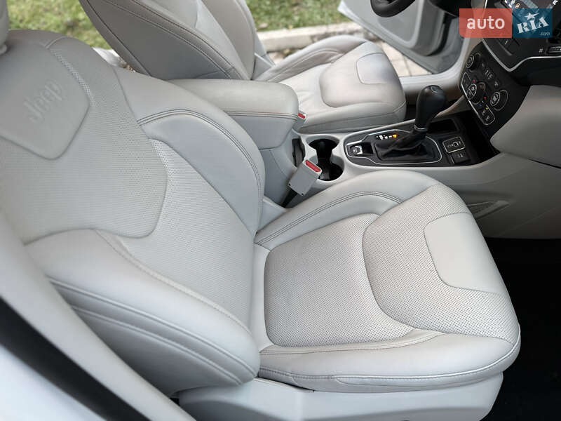 Внедорожник / Кроссовер Jeep Cherokee 2023 в Каменец-Подольском