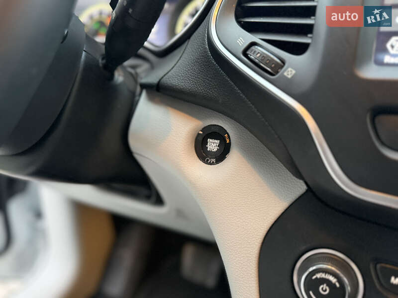 Внедорожник / Кроссовер Jeep Cherokee 2023 в Каменец-Подольском