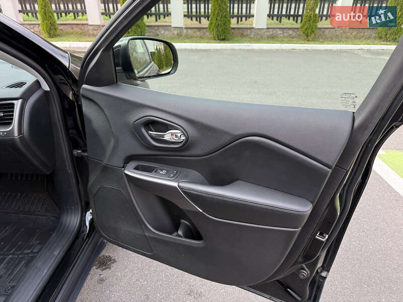 Внедорожник / Кроссовер Jeep Cherokee 2018 в Киеве