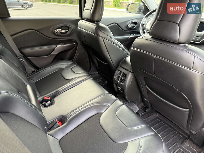 Внедорожник / Кроссовер Jeep Cherokee 2018 в Киеве