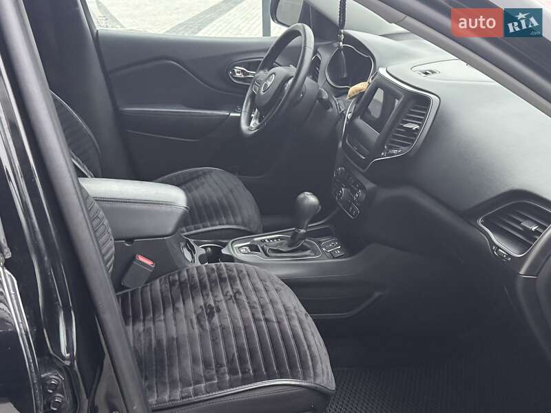 Внедорожник / Кроссовер Jeep Cherokee 2018 в Киеве
