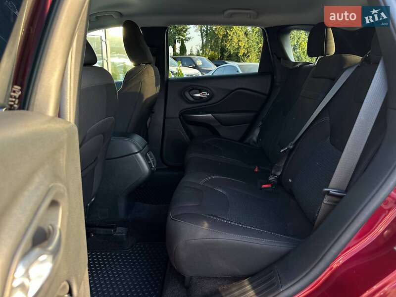 Внедорожник / Кроссовер Jeep Cherokee 2018 в Киеве