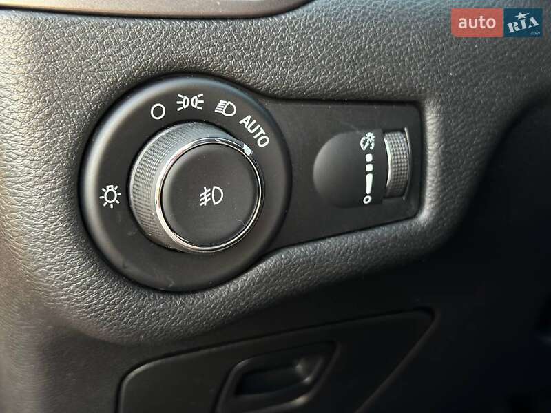 Внедорожник / Кроссовер Jeep Cherokee 2018 в Киеве