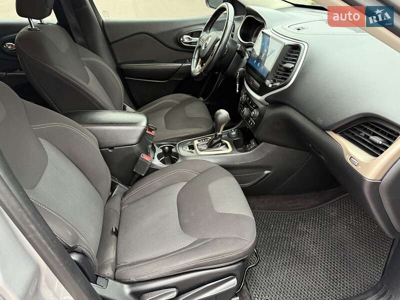 Внедорожник / Кроссовер Jeep Cherokee 2016 в Борисполе