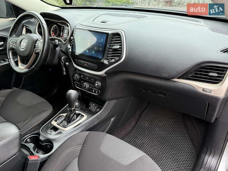 Внедорожник / Кроссовер Jeep Cherokee 2016 в Борисполе