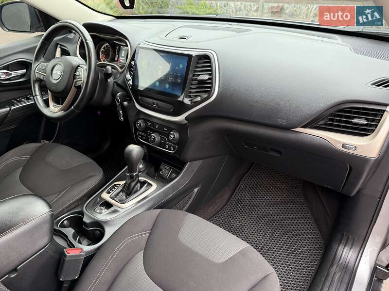 Внедорожник / Кроссовер Jeep Cherokee 2016 в Борисполе