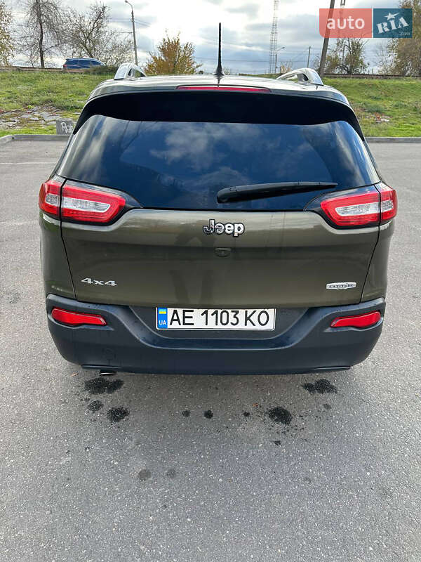 Внедорожник / Кроссовер Jeep Cherokee 2015 в Кривом Роге