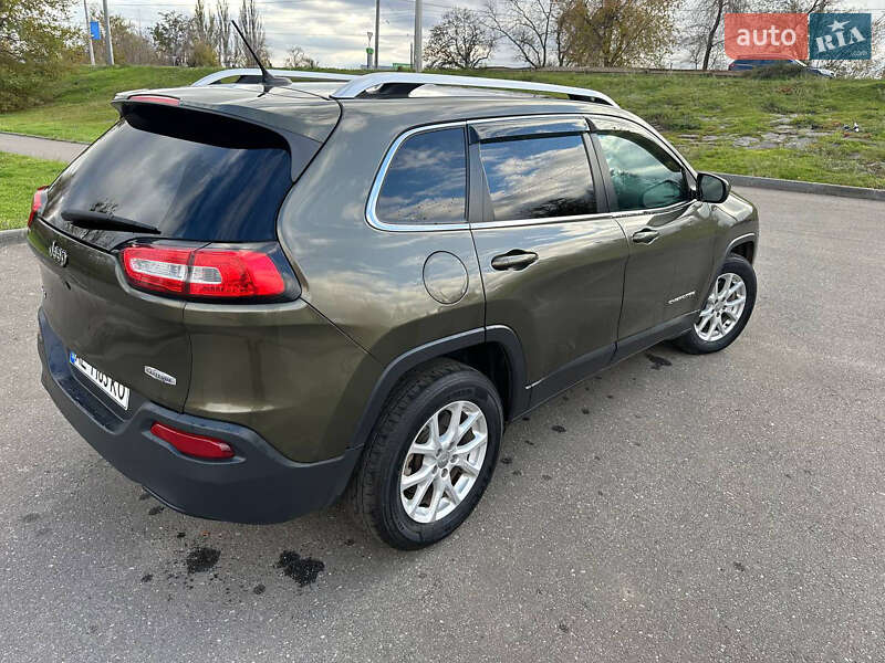 Внедорожник / Кроссовер Jeep Cherokee 2015 в Кривом Роге