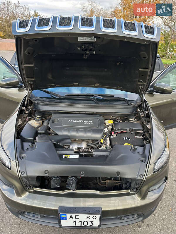 Внедорожник / Кроссовер Jeep Cherokee 2015 в Кривом Роге