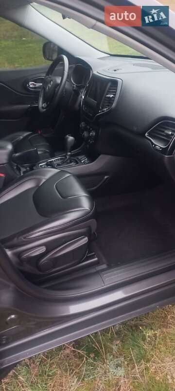 Внедорожник / Кроссовер Jeep Cherokee 2019 в Днепре фото 27 Внедорожник / Кроссовер Jeep Cherokee 2019 в Днепре