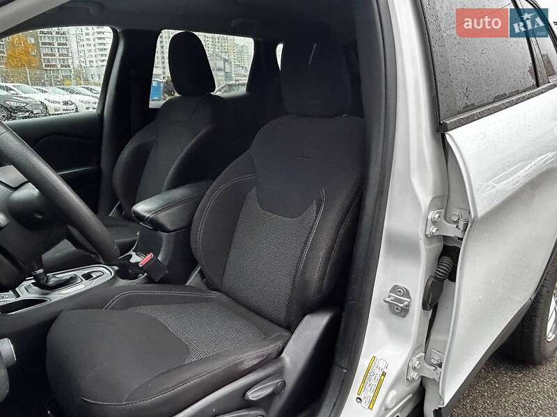 Внедорожник / Кроссовер Jeep Cherokee 2020 в Киеве