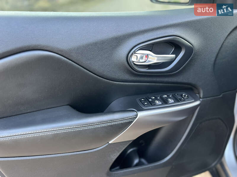 Внедорожник / Кроссовер Jeep Cherokee 2020 в Бердичеве