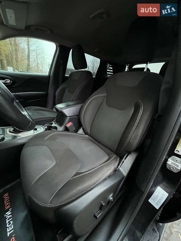 Внедорожник / Кроссовер Jeep Cherokee 2016 в Хмельницком