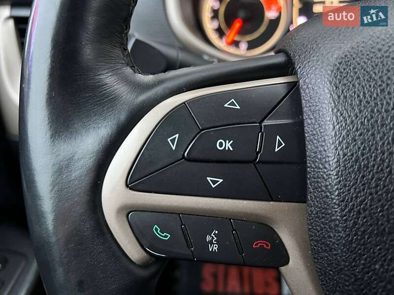 Внедорожник / Кроссовер Jeep Cherokee 2016 в Хмельницком