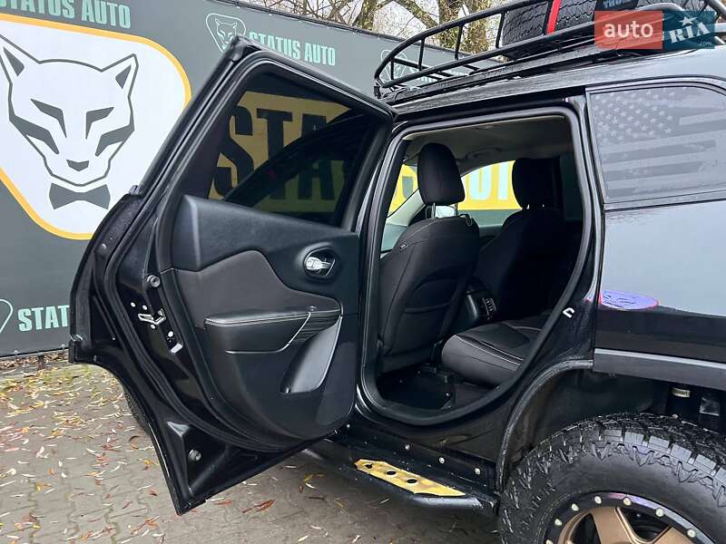 Внедорожник / Кроссовер Jeep Cherokee 2016 в Хмельницком