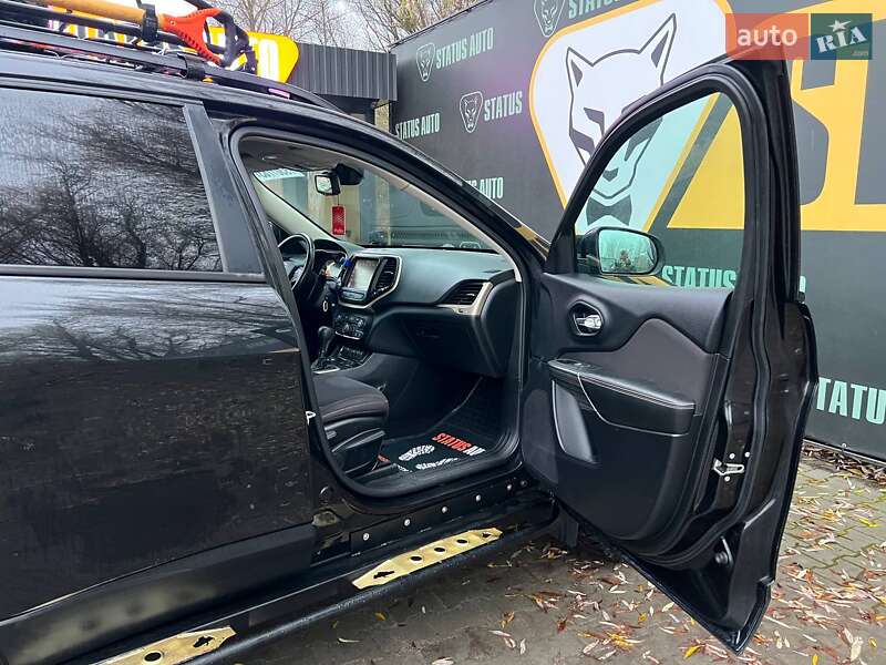 Внедорожник / Кроссовер Jeep Cherokee 2016 в Хмельницком