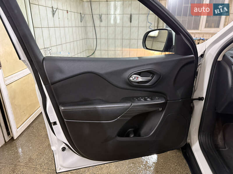 Внедорожник / Кроссовер Jeep Cherokee 2015 в Попельне фото 10 Внедорожник / Кроссовер Jeep Cherokee 2015 в Попельне