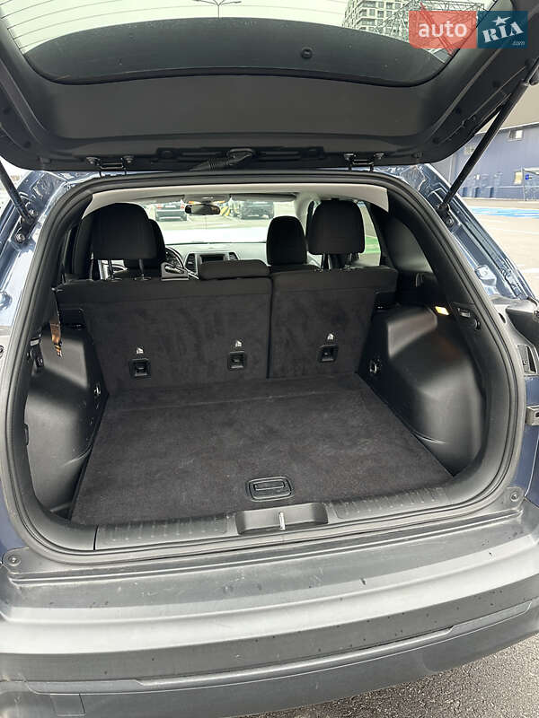 Внедорожник / Кроссовер Jeep Cherokee 2020 в Киеве