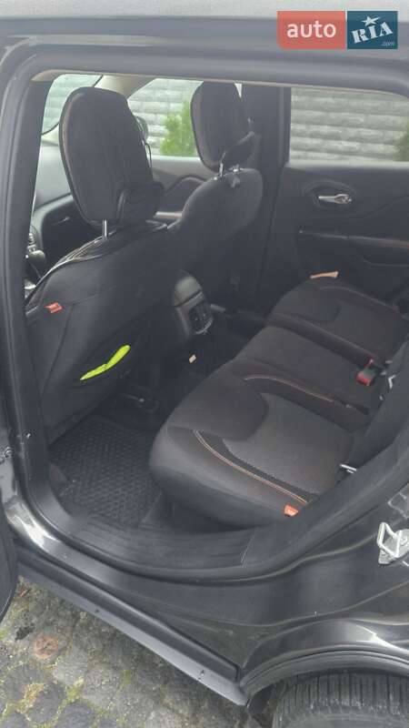 Внедорожник / Кроссовер Jeep Cherokee 2016 в Ирпене