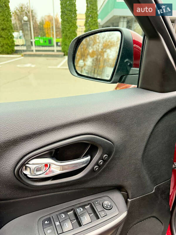 Внедорожник / Кроссовер Jeep Cherokee 2021 в Киеве