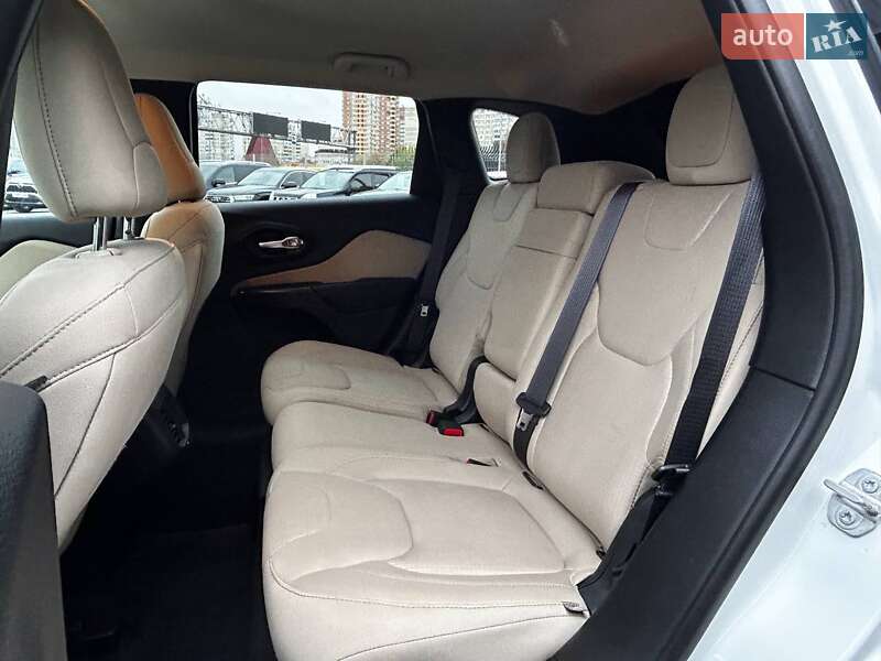 Позашляховик / Кросовер Jeep Cherokee 2015 в Києві