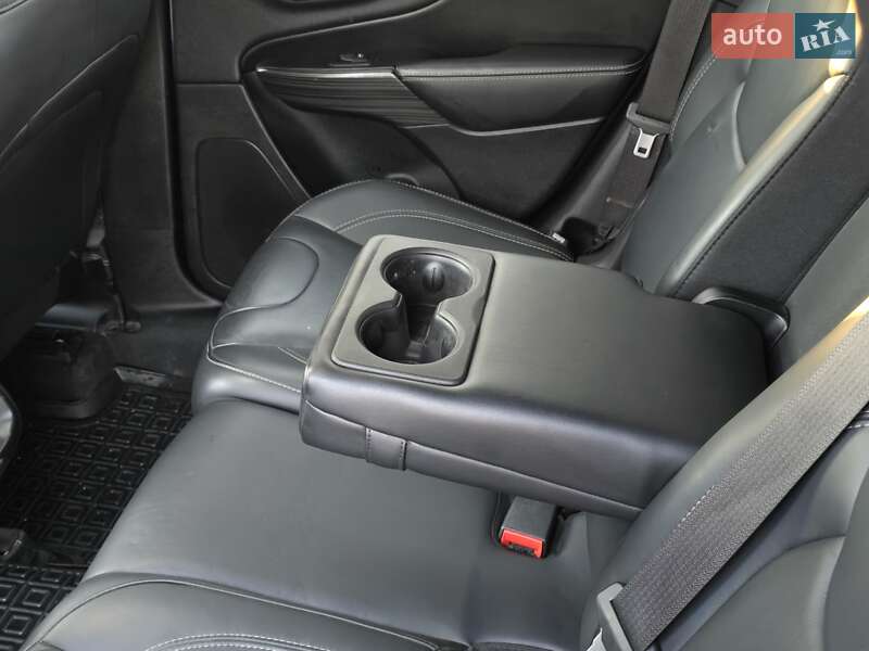 Позашляховик / Кросовер Jeep Cherokee 2015 в Рівному фото 50 Позашляховик / Кросовер Jeep Cherokee 2015 в Рівному