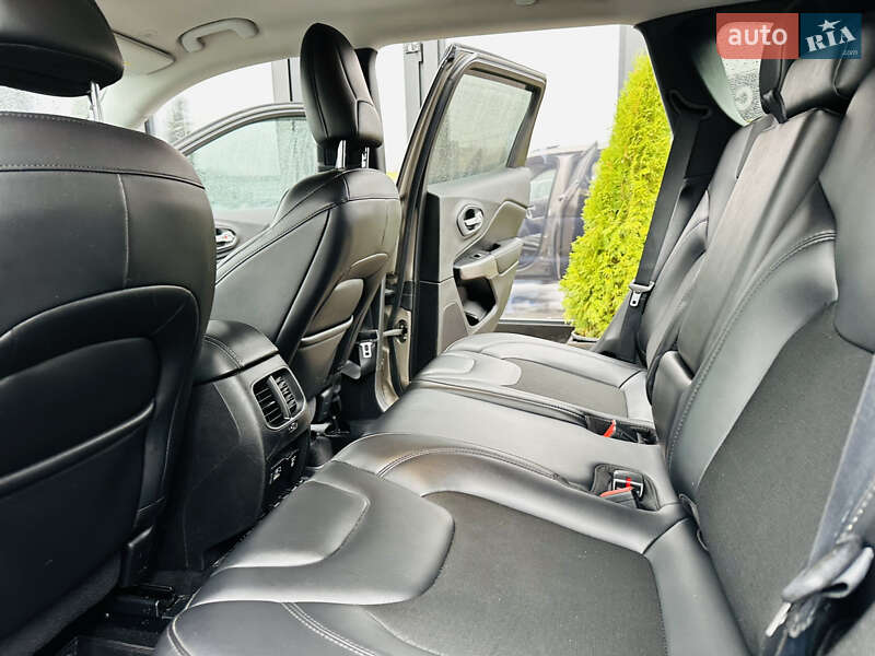 Позашляховик / Кросовер Jeep Cherokee 2020 в Харкові